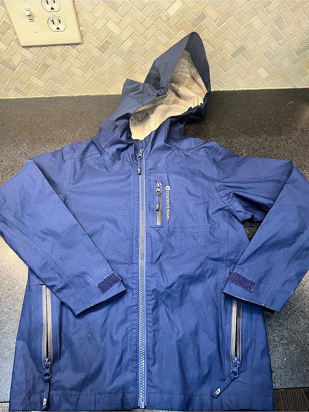 Vineyard Vines Performance Hooded Racket - kid’s size 6